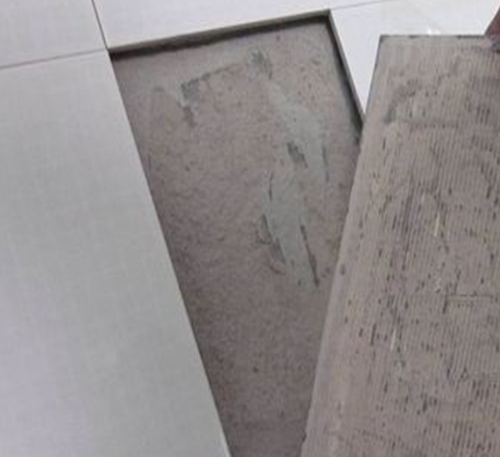 北海市瓷砖空鼓维修公司分享瓷砖铺贴时如果打浆（即涂抹在瓷砖背面和基层上的砂浆或瓷砖胶）过少，会带来以下问题